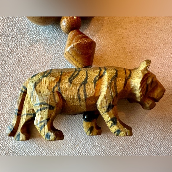 Tiger Vintage Wooden Bead Necklace with screw clasp. Hand carved Tiger bead. EUC - Picture 1 of 16